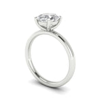 Anillo de compromiso solitario oval
