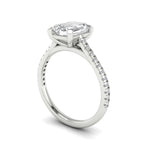 Anillo de compromiso solitario corte esmeralda pave