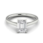 Anillo de compromiso solitario corte esmeralda
