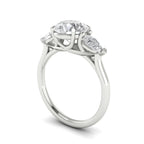 Anillo de compromiso tres piedras, forma gota, Joyería Bruzzone (vista 2)