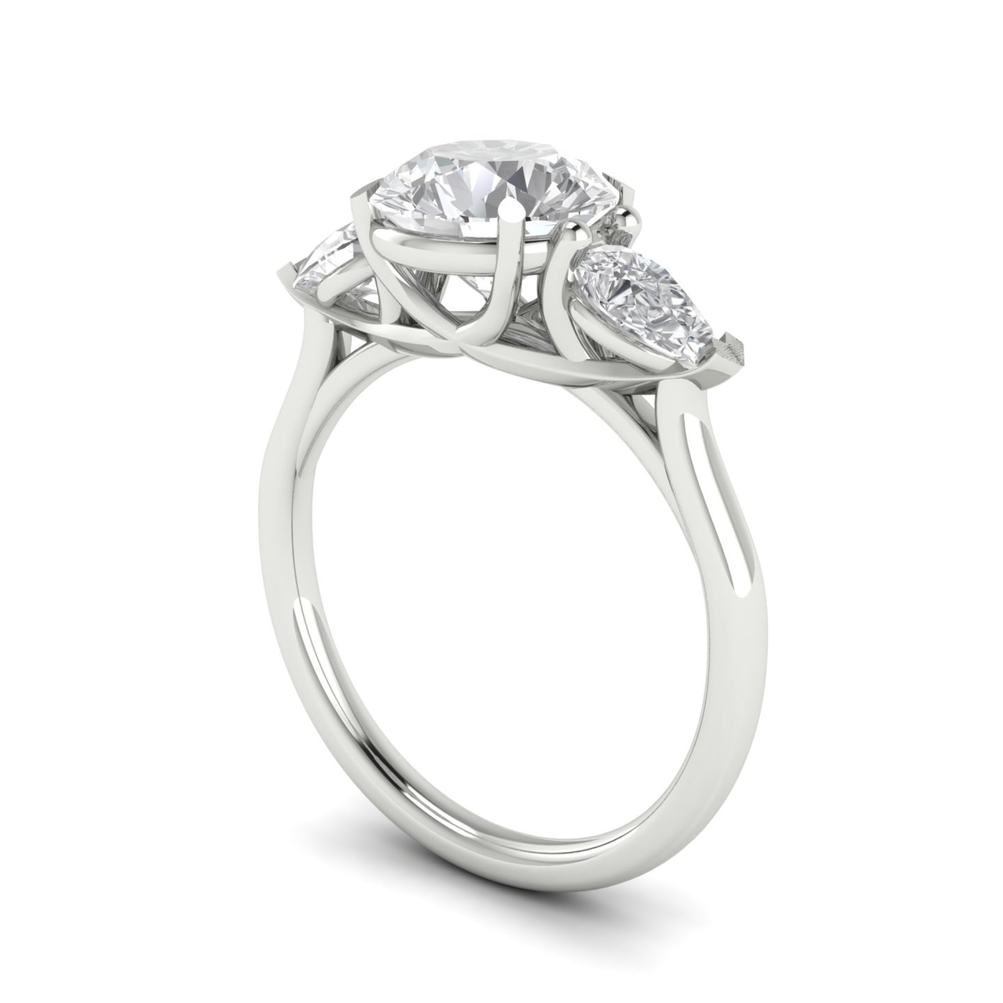 Anillo de compromiso tres piedras gota