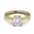 Anillo de compromiso solitario, forma corte esmeralda, en oro amarillo, Joyería Bruzzone