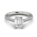 Anillo de compromiso pavé y solitario, forma corte esmeralda, en oro blanco, Joyería Bruzzone