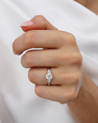 Anillo de compromiso tres piedras gota Florencia Oro Blanco