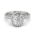 Anillo de compromiso halo, forma oval, en oro blanco, Joyería Bruzzone