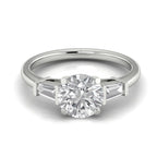 Anillo de compromiso tres piedras trapecio