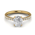 Anillo de compromiso solitario y halo, forma oval, en oro amarillo, Joyería Bruzzone