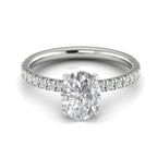 Anillo de compromiso solitario oval pave