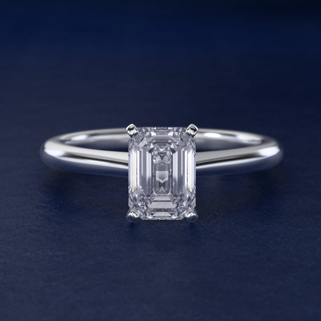 Anillo de compromiso solitario corte esmeralda