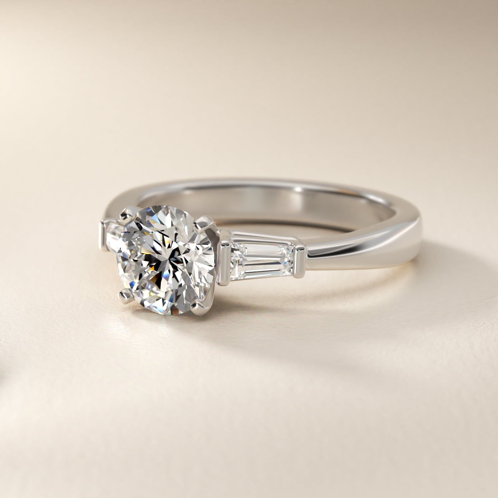 Anillo de compromiso tres piedras trapecio