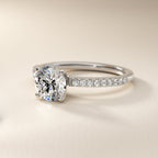 Anillo de compromiso solitario halo escondido