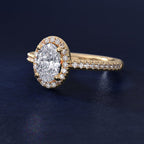 Anillo de compromiso halo oval