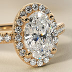 Anillo de compromiso halo oval