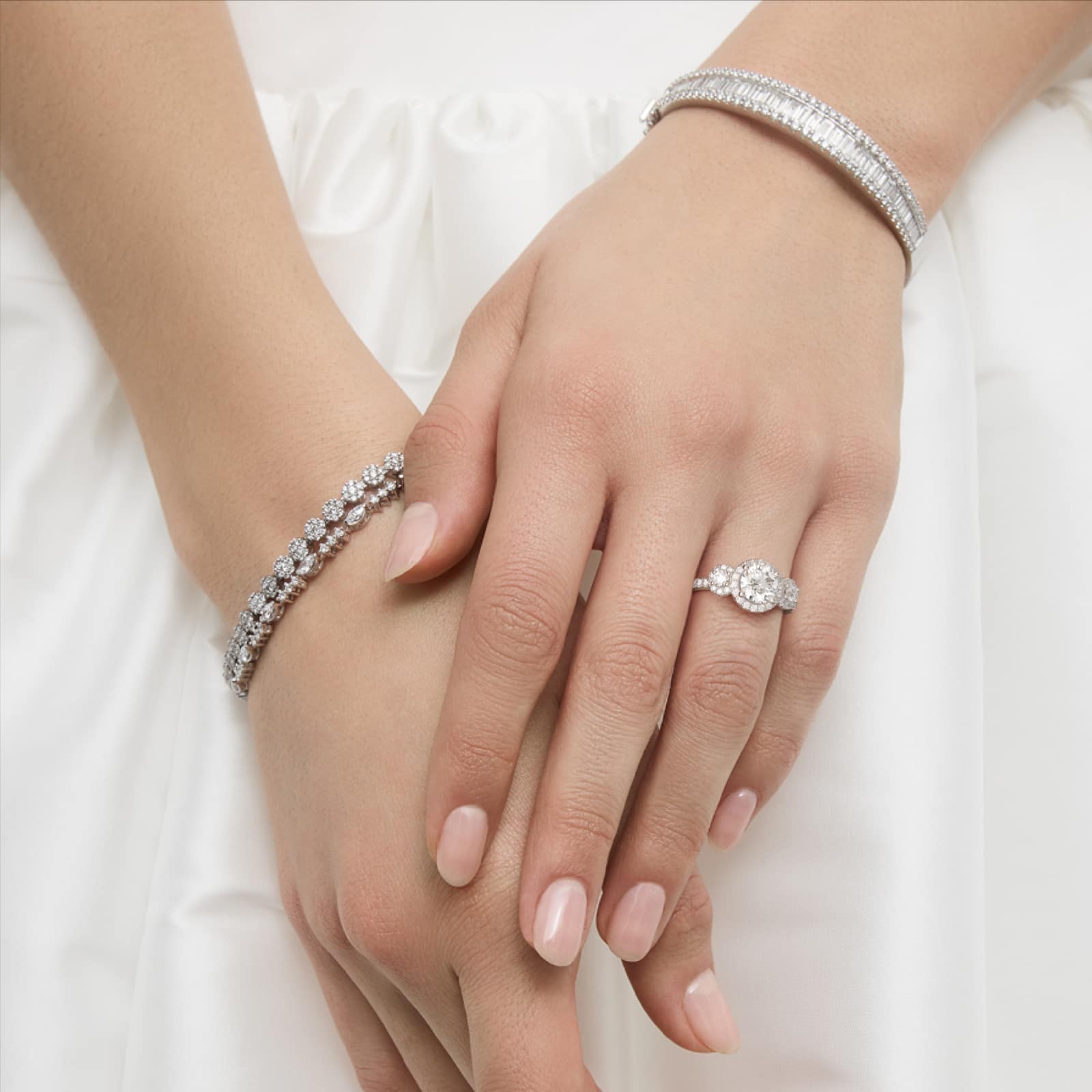 Anillo de compromiso halo triple