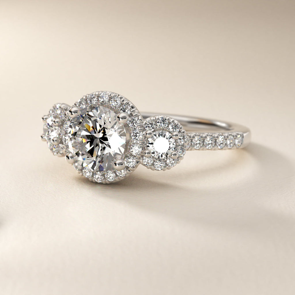 Anillo de compromiso halo triple