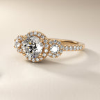 Anillo de compromiso halo triple