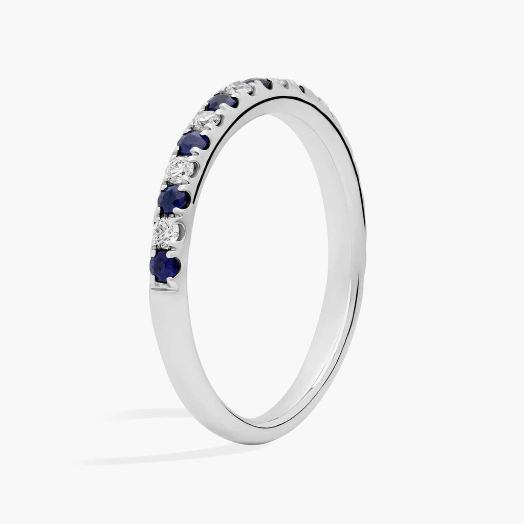 Anillo de compromiso medio cintillo Zafiro y diamantes