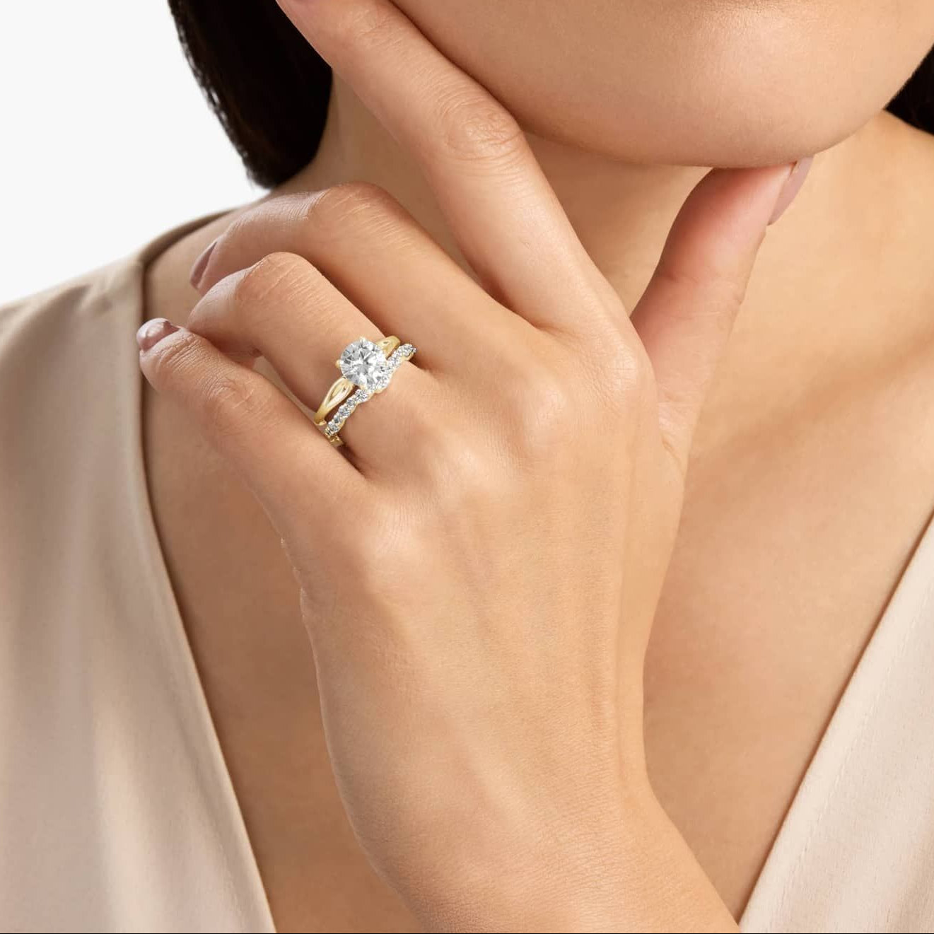 Anillo piedras curvy