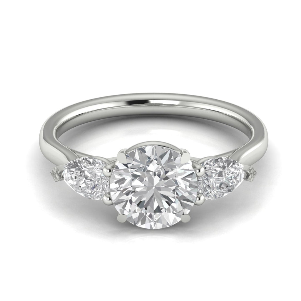 Anillo de compromiso tres piedras gota