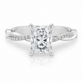 Anillo de compromiso solitario y pavé, forma corte esmeralda, en oro blanco, Joyería Bruzzone