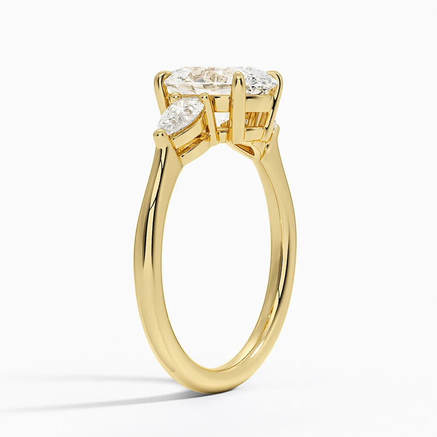 Anillo de compromiso Oval Vienna tres piedras Oro Amarillo