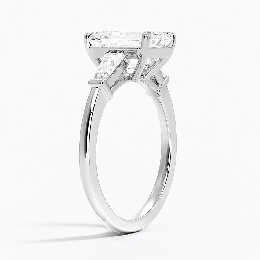 Anillo de compromiso esmeralda tres piedras Fiorella