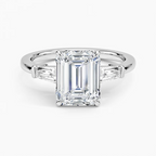 Anillo de compromiso esmeralda tres piedras Fiorella