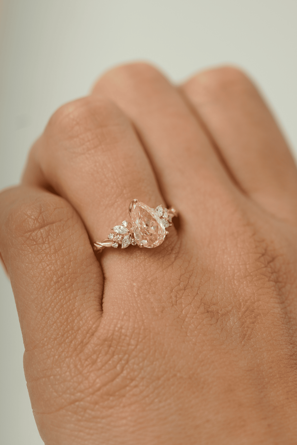 Anillo diamante rosado naturaleza