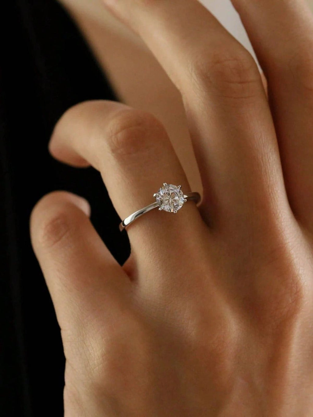 Anillo de compromiso solitario Sofia Oro blanco