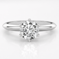 Anillo de compromiso solitario, en oro blanco, Joyería Bruzzone