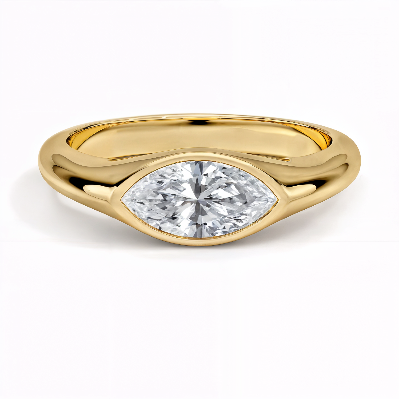 Anillo marquise Bezel oro amarillo