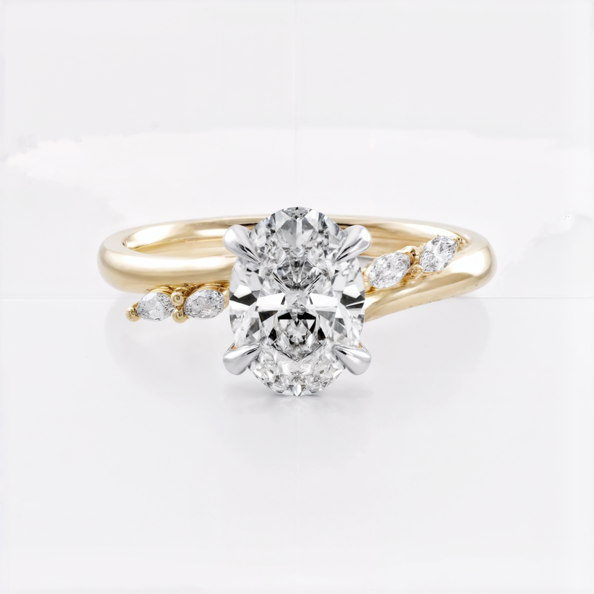 Anillo de compromiso oval curvo