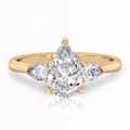 Anillo de compromiso tres piedras, forma gota, Joyería Bruzzone