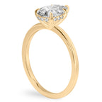 Anillo de compromiso solitario gota